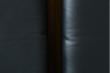和製ビンテージ　富士ファニチャー　牛革　ゆったりとしたくつろぎの時間を演出するセパレートスタイルの3人掛けソファ　(R-068662)