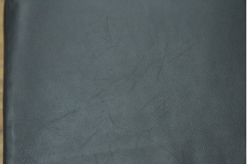 和製ビンテージ　富士ファニチャー　牛革　ゆったりとしたくつろぎの時間を演出するセパレートスタイルの3人掛けソファ　(R-068662)