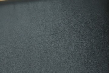和製ビンテージ　富士ファニチャー　牛革　ゆったりとしたくつろぎの時間を演出するセパレートスタイルの3人掛けソファ　(R-068662)