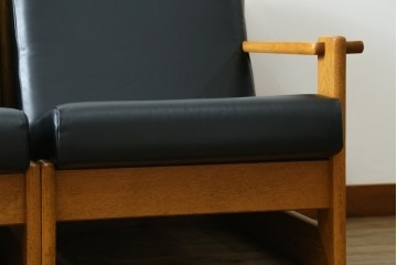 和製ビンテージ　富士ファニチャー　牛革　ゆったりとしたくつろぎの時間を演出するセパレートスタイルの3人掛けソファ　(R-068662)