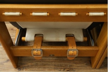 和製ビンテージ　富士ファニチャー　牛革　ゆったりとしたくつろぎの時間を演出するセパレートスタイルの3人掛けソファ　(R-068662)