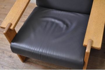 和製ビンテージ　富士ファニチャー(富士ファニチア、富士ファニチュア、フジファニチュア、FUJI FURNITURE)　牛革　ゆったりとしたくつろぎの時間を演出する1人掛けソファ2脚セット(本革、レザー、一人掛け、アームチェア、椅子、イス、いす)(R-068663)