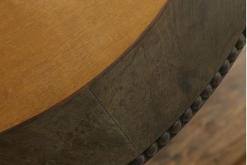 和製アンティーク　古い洋館で使われていた大正ロマンの雰囲気漂うカバ材のラウンドテーブル(丸テーブル、コーヒーテーブル、サイドテーブル)(R-068665)