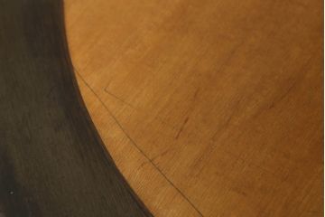 和製アンティーク　古い洋館で使われていた大正ロマンの雰囲気漂うカバ材のラウンドテーブル(丸テーブル、コーヒーテーブル、サイドテーブル)(R-068665)