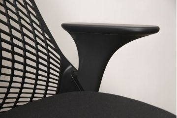 中古　美品　Hermanmiller(ハーマンミラー社)　セイルチェア(SAYL Chair)　立体的な背もたれが印象的なアームチェア(オフィスチェア、ワークチェア)(R-068677)