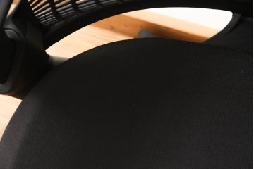 中古　美品　Hermanmiller(ハーマンミラー社)　セイルチェア(SAYL Chair)　立体的な背もたれが印象的なアームチェア(オフィスチェア、ワークチェア)(R-068677)