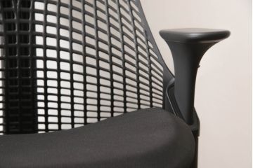 中古　美品　Hermanmiller(ハーマンミラー社)　セイルチェア(SAYL Chair)　立体的な背もたれが印象的なアームチェア(オフィスチェア、ワークチェア)(R-068677)