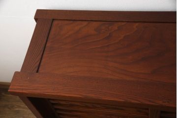 中古　松本伝統　指物工芸家具　漆塗り　上品な佇まいが魅力的な水屋箪笥サイドボード(サイドキャビネット、リビングボード、茶棚、収納棚、戸棚、食器棚、引き出し)(定価推定約110万円)(R-068679)