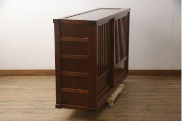 中古　松本伝統　指物工芸家具　漆塗り　上品な佇まいが魅力的な水屋箪笥サイドボード(サイドキャビネット、リビングボード、茶棚、収納棚、戸棚、食器棚、引き出し)(定価推定約100万円)(R-068680)