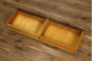 ヴィンテージ家具　松本民芸家具　エレガントな佇まいが目を惹く吊り棚(ウォールラック、壁掛け飾り棚、壁掛け収納、壁掛けラック、ウォールシェルフ、ビンテージ)(R-068681)