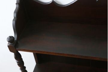ヴィンテージ家具　松本民芸家具　エレガントな佇まいが目を惹く吊り棚(ウォールラック、壁掛け飾り棚、壁掛け収納、壁掛けラック、ウォールシェルフ、ビンテージ)(R-068681)