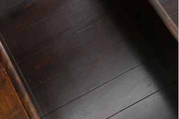 ヴィンテージ家具　松本民芸家具　エレガントな佇まいが目を惹く吊り棚(ウォールラック、壁掛け飾り棚、壁掛け収納、壁掛けラック、ウォールシェルフ、ビンテージ)(R-068681)