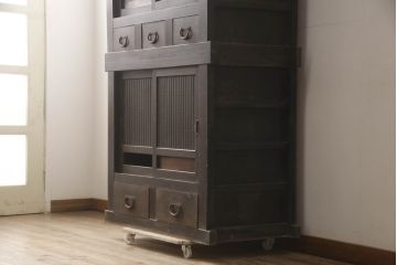和製アンティーク　下段にも引き出し付きの三尺水屋箪笥(食器棚、収納棚、重ね戸棚、時代箪笥、茶箪笥、キャビネット)(R-068682)