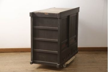 和製アンティーク　レトロな雰囲気漂う水屋箪笥サイドボード(時代箪笥、茶棚、収納棚、戸棚、引き出し、サイドキャビネット、テレビ台、テレビボード)(R-068683)