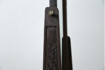 和製ヴィンテージ　伝統工芸　軽井沢彫り　咲き誇る桜の彫刻が美しいスタンドミラー　(R-068685)