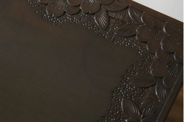 和製ビンテージ　伝統工芸　軽井沢彫り　華やかな桜の彫刻が美しいサイドテーブル(飾り台、花台、エンドテーブル、ナイトテーブル、ヴィンテージ)(R-068686)