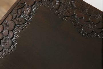 和製ビンテージ　伝統工芸　軽井沢彫り　華やかな桜の彫刻が美しいサイドテーブル(飾り台、花台、エンドテーブル、ナイトテーブル、ヴィンテージ)(R-068686)
