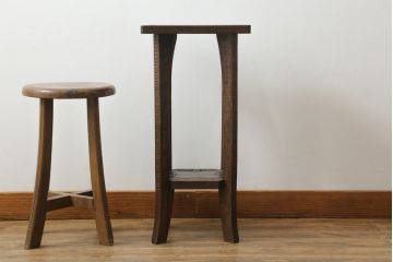 和製ビンテージ　伝統工芸　軽井沢彫り　華やかな桜の彫刻が美しいサイドテーブル(飾り台、花台、エンドテーブル、ナイトテーブル、ヴィンテージ)(R-068686)