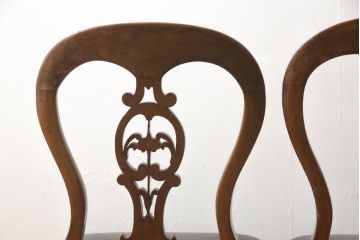 イギリスアンティーク　マホガニー材　透かし彫りが上品な印象を与えるバルーンバックチェア2脚セット(ダイニングチェア、椅子、イス)(R-068688)