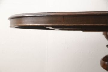 イギリスアンティーク　高級品!!　Lloyd's Antiques(ロイズ・アンティークス)取り扱い　マホガニー材　チルトアップ　クラシカルな佇まいが魅力のラウンドテーブル(ダイニングテーブル、4人掛け、2人掛け、食卓、丸テーブル、英国)(R-068689)