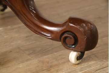 イギリスアンティーク　高級品!!　Lloyd's Antiques(ロイズ・アンティークス)取り扱い　マホガニー材　チルトアップ　クラシカルな佇まいが魅力のラウンドテーブル(ダイニングテーブル、4人掛け、2人掛け、食卓、丸テーブル、英国)(R-068689)