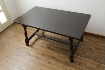 中古　美品　松本民芸家具　F型食卓　クラシカルな脚のデザインが目を引くダイニングテーブル(作業台、食卓、4人掛け)(定価約29万7千円)(R-068690)