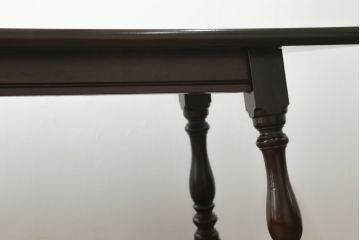 中古　美品　松本民芸家具　F型食卓　クラシカルな脚のデザインが目を引くダイニングテーブル(作業台、食卓、4人掛け)(定価約29万7千円)(R-068690)