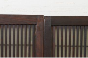 アンティーク建具　風情のある佇まいが魅力的な裏障子付き幅狭格子戸2枚セット(引き戸、ガラス帯戸、障子戸)(R-068697)