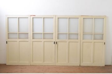 アンティーク建具　ペイント仕上げ限定　レトロな空間づくりにおすすめな古い学校の引き戸4枚セット(ガラス戸)(R-068698)