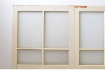 アンティーク建具　ペイント仕上げ限定　レトロな空間づくりにおすすめな古い学校の引き戸4枚セット(ガラス戸)(R-068698)