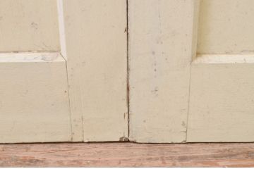 アンティーク建具　ペイント仕上げ限定　レトロな空間づくりにおすすめな古い学校の引き戸4枚セット(ガラス戸)(R-068698)
