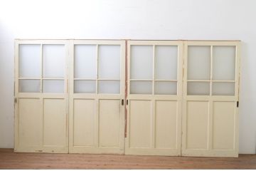 アンティーク建具　ペイント仕上げ限定　レトロな空間づくりにおすすめな古い学校の引き戸4枚セット(ガラス戸)(R-068698)