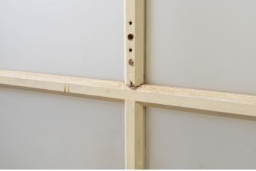 アンティーク建具　ペイント仕上げ限定　レトロな空間づくりにおすすめな古い学校の引き戸4枚セット(ガラス戸)(R-068698)