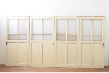 アンティーク建具　ペイント仕上げ限定　レトロな空間づくりにおすすめな古い学校の引き戸4枚セット(ガラス戸)(R-068699)