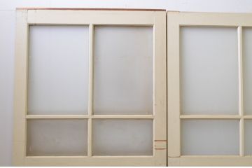 アンティーク建具　ペイント仕上げ限定　レトロな空間づくりにおすすめな古い学校の引き戸4枚セット(ガラス戸)(R-068699)