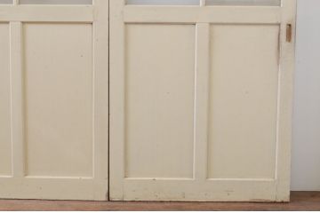 アンティーク建具　ペイント仕上げ限定　レトロな空間づくりにおすすめな古い学校の引き戸4枚セット(ガラス戸)(R-068699)