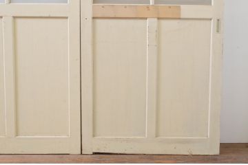 アンティーク建具　ペイント仕上げ限定　レトロな空間づくりにおすすめな古い学校の引き戸4枚セット(ガラス戸)(R-068699)