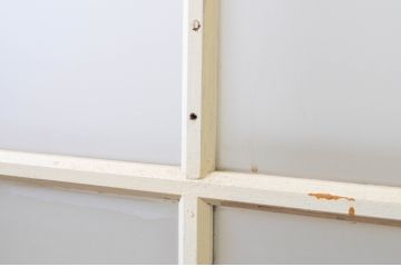 アンティーク建具　ペイント仕上げ限定　レトロな空間づくりにおすすめな古い学校の引き戸4枚セット(ガラス戸)(R-068699)
