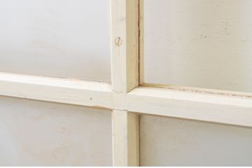 アンティーク建具　ペイント仕上げ限定　レトロな空間づくりにおすすめな古い学校の引き戸2枚セット(ガラス戸)(R-068700)