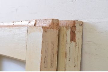 アンティーク建具　ペイント仕上げ限定　レトロな空間づくりにおすすめな古い学校の引き戸2枚セット(ガラス戸)(R-068700)