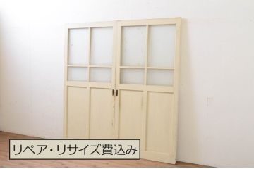 アンティーク建具　ペイント仕上げ限定　レトロな空間づくりにおすすめな古い学校の引き戸2枚セット(ガラス戸)(R-068701)