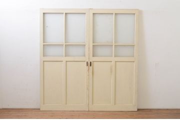 アンティーク建具　ペイント仕上げ限定　レトロな空間づくりにおすすめな古い学校の引き戸2枚セット(ガラス戸)(R-068701)