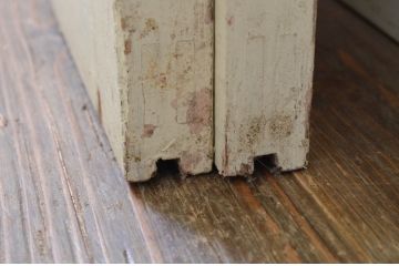 アンティーク建具　ペイント仕上げ限定　レトロな空間づくりにおすすめな古い学校の引き戸2枚セット(ガラス戸)(R-068701)
