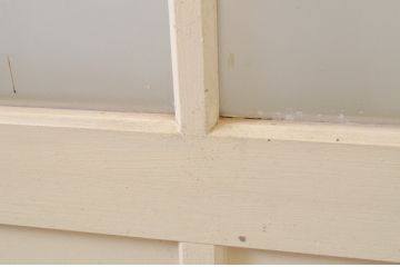 アンティーク建具　ペイント仕上げ限定　レトロな空間づくりにおすすめな古い学校の幅広ガラス戸1枚(引き戸)(R-068702)