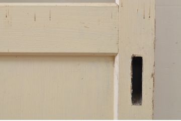 アンティーク建具　ペイント仕上げ限定　レトロな空間づくりにおすすめな古い学校の幅広ガラス戸1枚(引き戸)(R-068702)