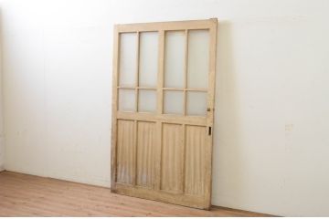 アンティーク建具　ペイント仕上げ限定　レトロな空間づくりにおすすめな古い学校の幅広ガラス戸1枚(引き戸)(R-068703)