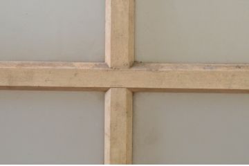 アンティーク建具　ペイント仕上げ限定　レトロな空間づくりにおすすめな古い学校の幅広ガラス戸1枚(引き戸)(R-068703)
