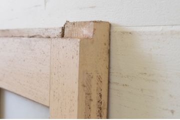 アンティーク建具　ペイント仕上げ限定　レトロな空間づくりにおすすめな古い学校の幅広ガラス戸1枚(引き戸)(R-068703)