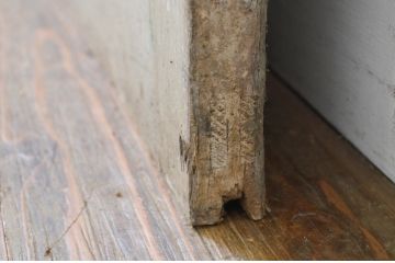 アンティーク建具　ペイント仕上げ限定　レトロな空間づくりにおすすめな古い学校の幅広ガラス戸1枚(引き戸)(R-068703)