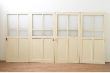 アンティーク建具　ペイント仕上げ限定　レトロな空間づくりにおすすめな古い学校の引き戸4枚セット(ガラス戸)(R-068704)